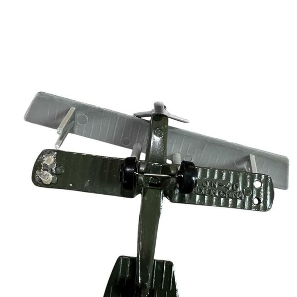 Set of 4 bi-wing airplanes, die cast metal and plastic to attach wings. - Picture 5 of 6